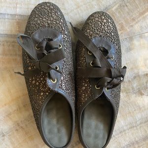 Women’s Flat Dress Shoe